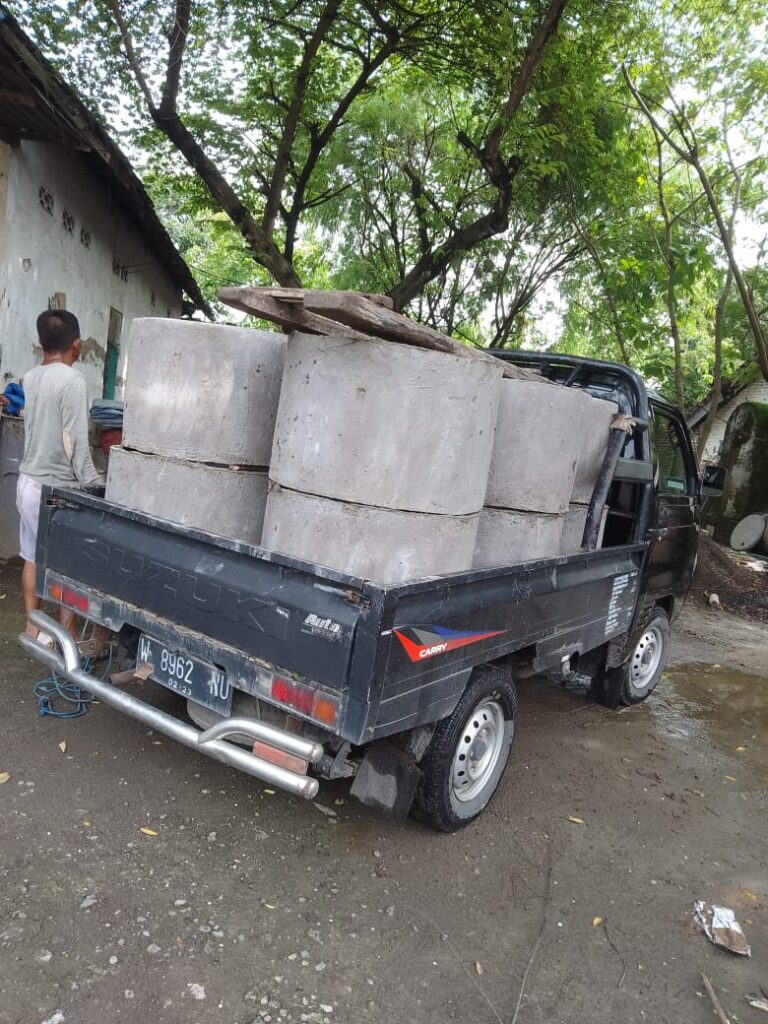 pengiriman buis beton dengan pickup